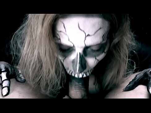 ❤️ Demonsko dekle sesa kurca s svojimi črnimi usti in pogoltne spermo. ️ Porno vk pri nas